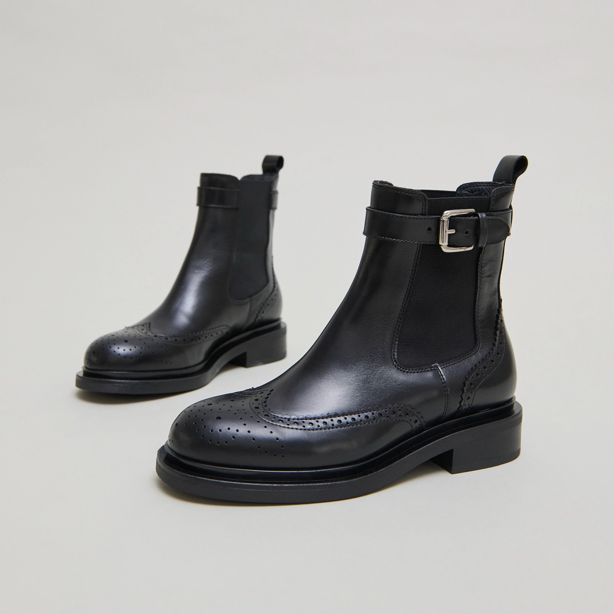 Boots à boucles en cuir noir | DOUBY | Jonak