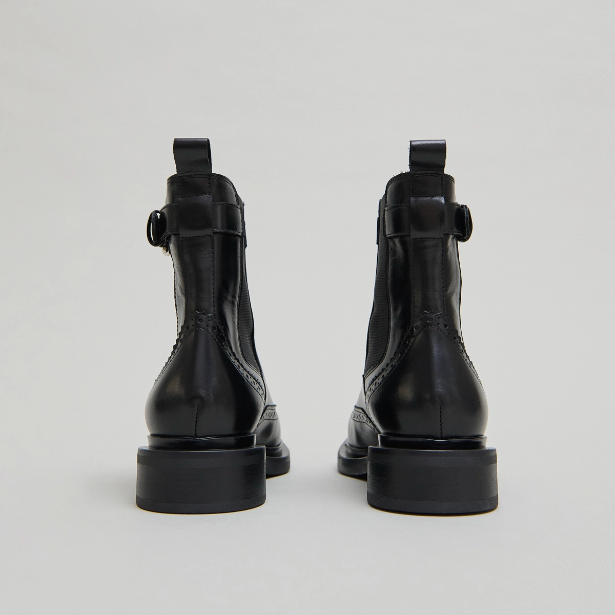 Boots à boucles en cuir noir | DOUBY | Jonak