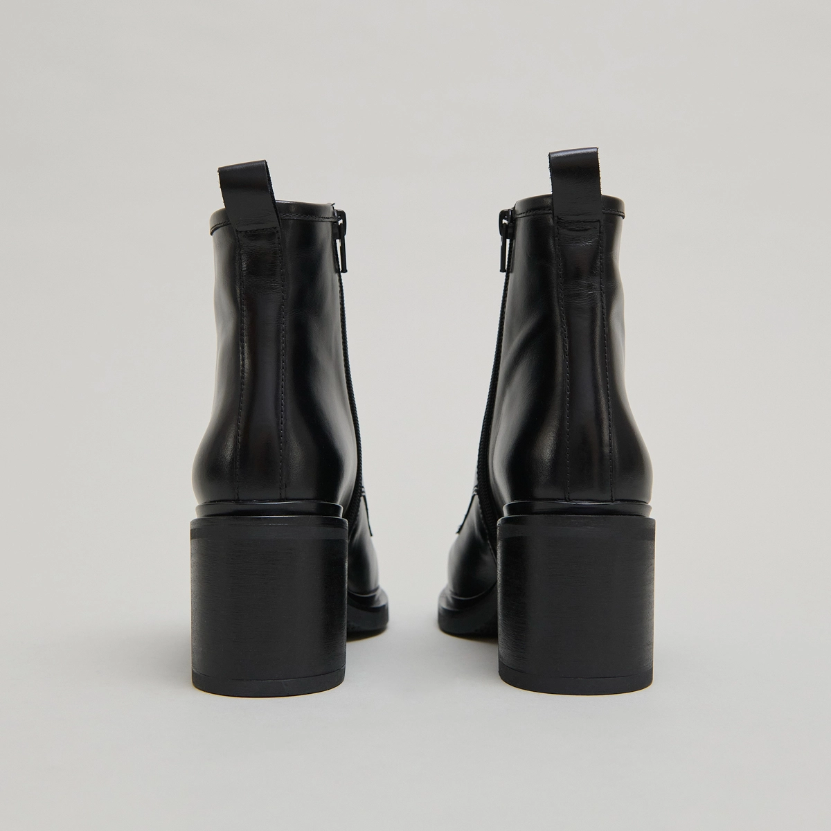 Boots &agrave; talons et &agrave; lacets en cuir noir | DUPLEX | Jonak