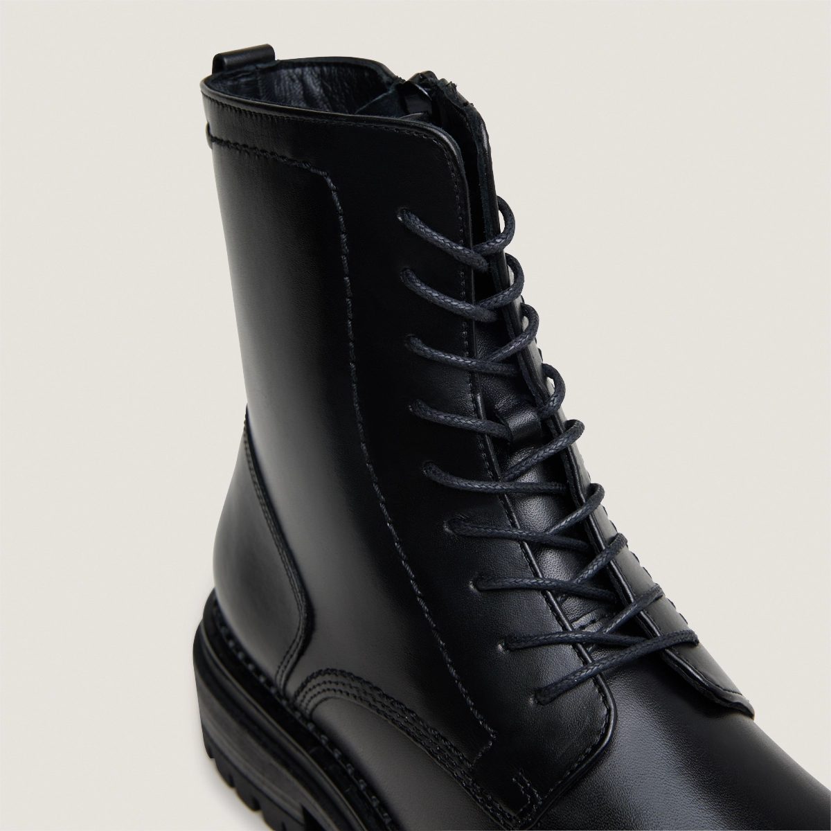 Boots à lacets et semelles crantées en cuir noir | ADALICE | Jonak