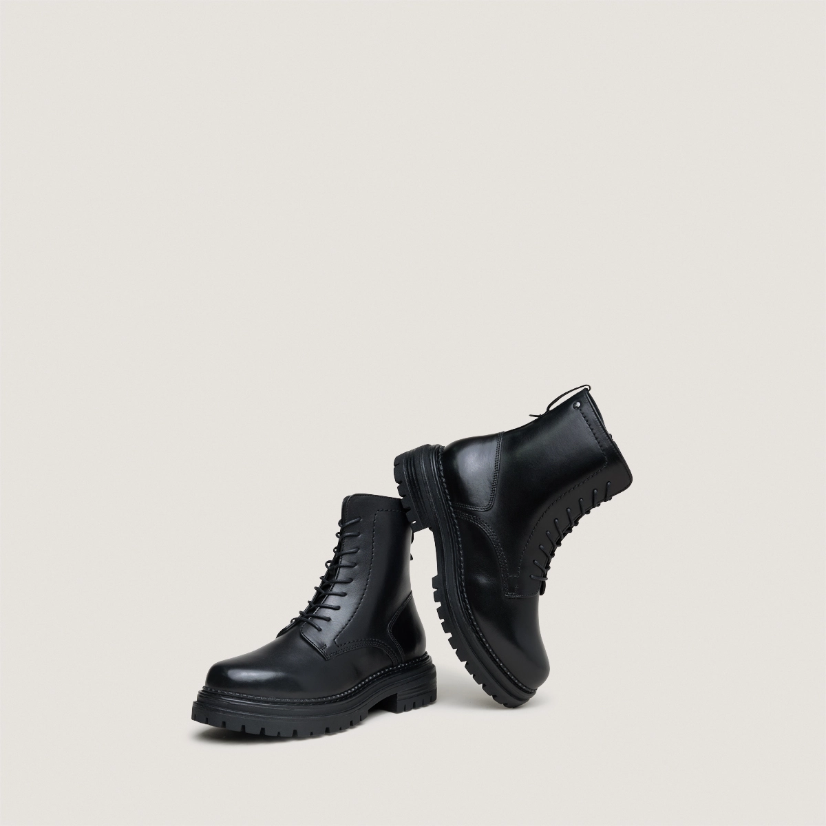 Boots à lacets et semelles crantées en cuir noir | ADALICE | Jonak