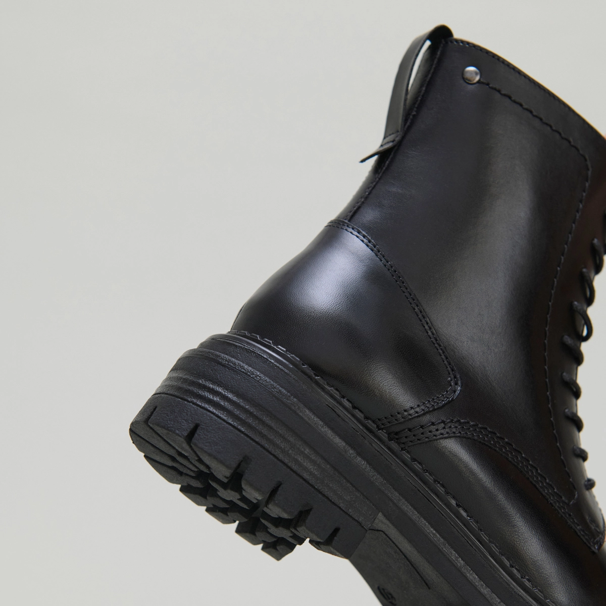 Boots à lacets et semelles crantées en cuir noir | ADALICE | Jonak
