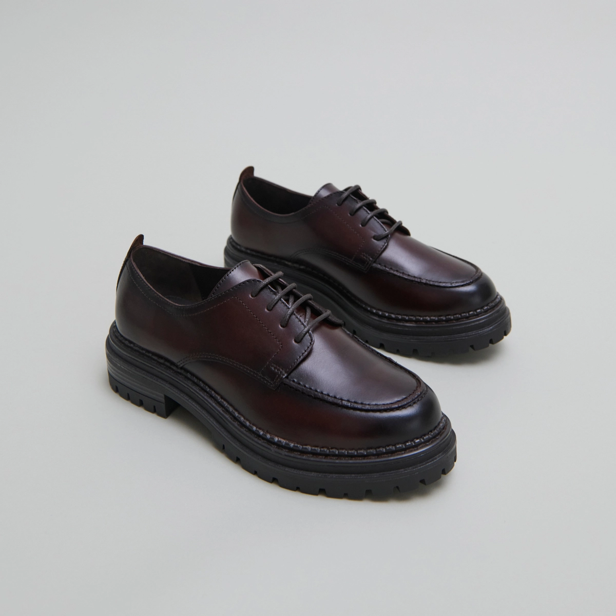 Derbies &agrave; semelles crant&eacute;es en cuir brun rouge | ADALOU | Jonak