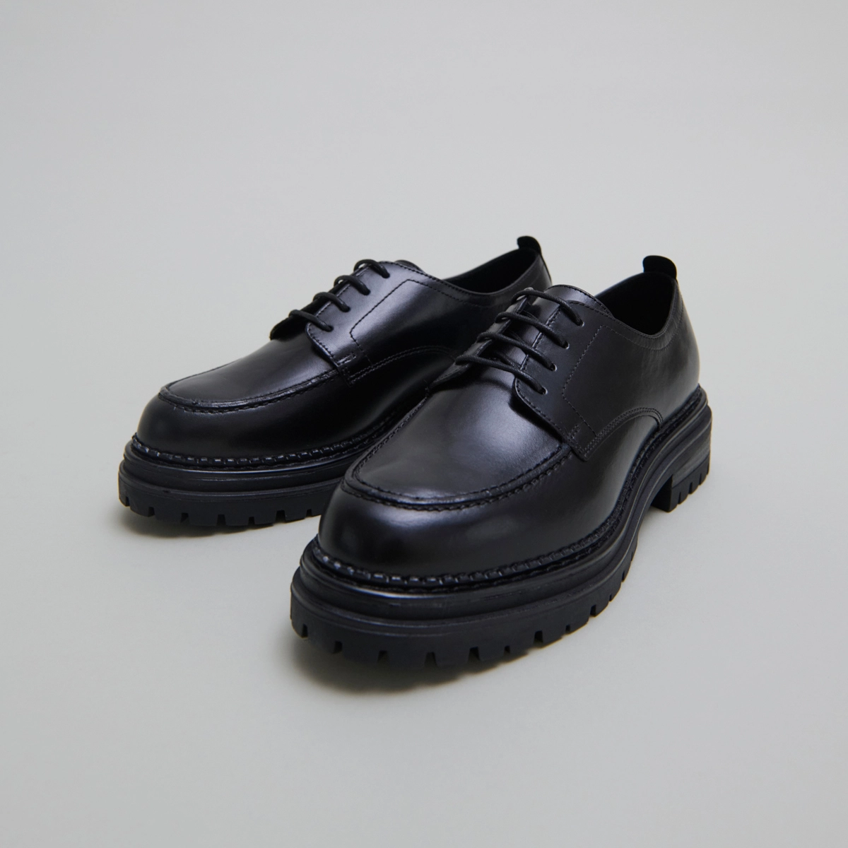 Derbies à semelles crantées en cuir noir | ADALOU | Jonak