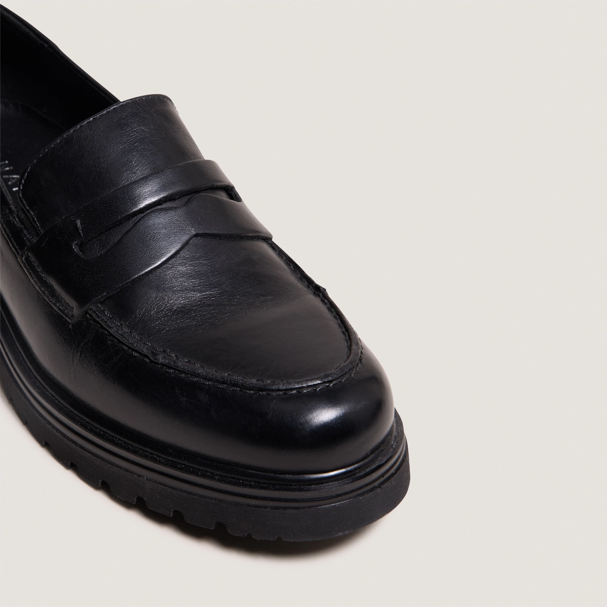 Mocassins à semelles crantées en cuir noir | ARLO | Jonak