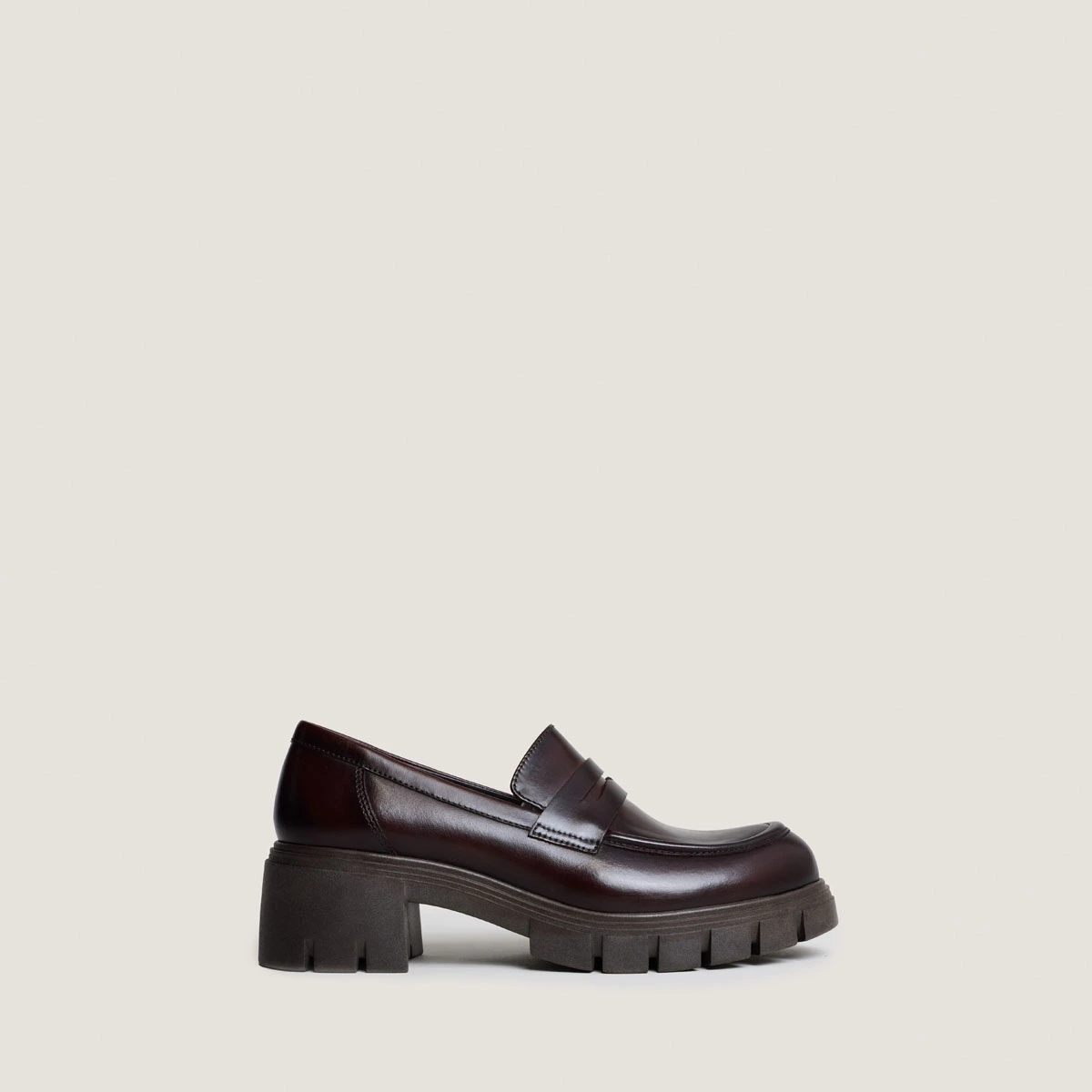 Mocassins &agrave; semelles crant&eacute;es en cuir brun rouge | ARON | Jonak