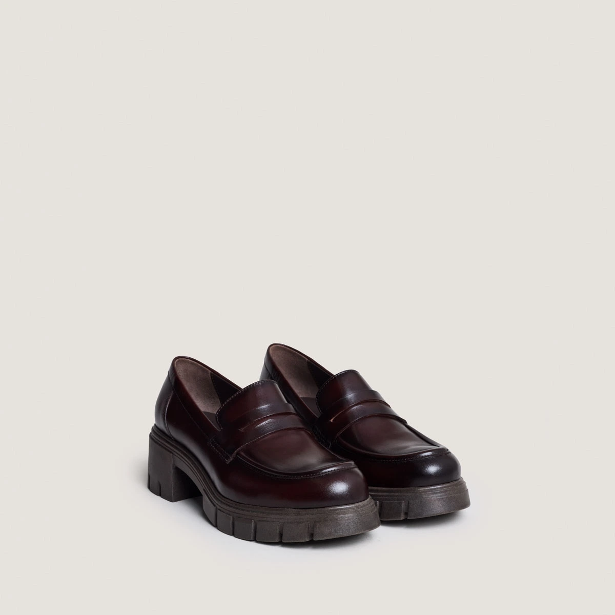 Mocassins &agrave; semelles crant&eacute;es en cuir brun rouge | ARON | Jonak