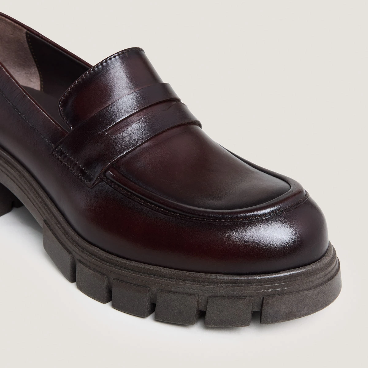 Mocassins &agrave; semelles crant&eacute;es en cuir brun rouge | ARON | Jonak