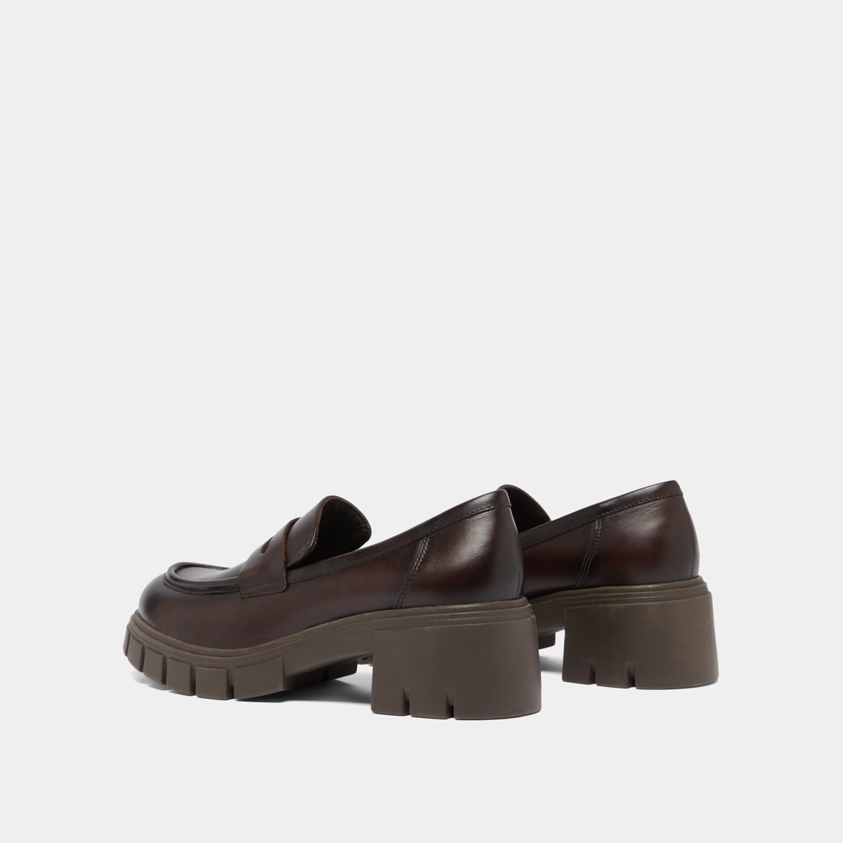 Mocassins &agrave; semelles crant&eacute;es en cuir brun rouge | ARON | Jonak