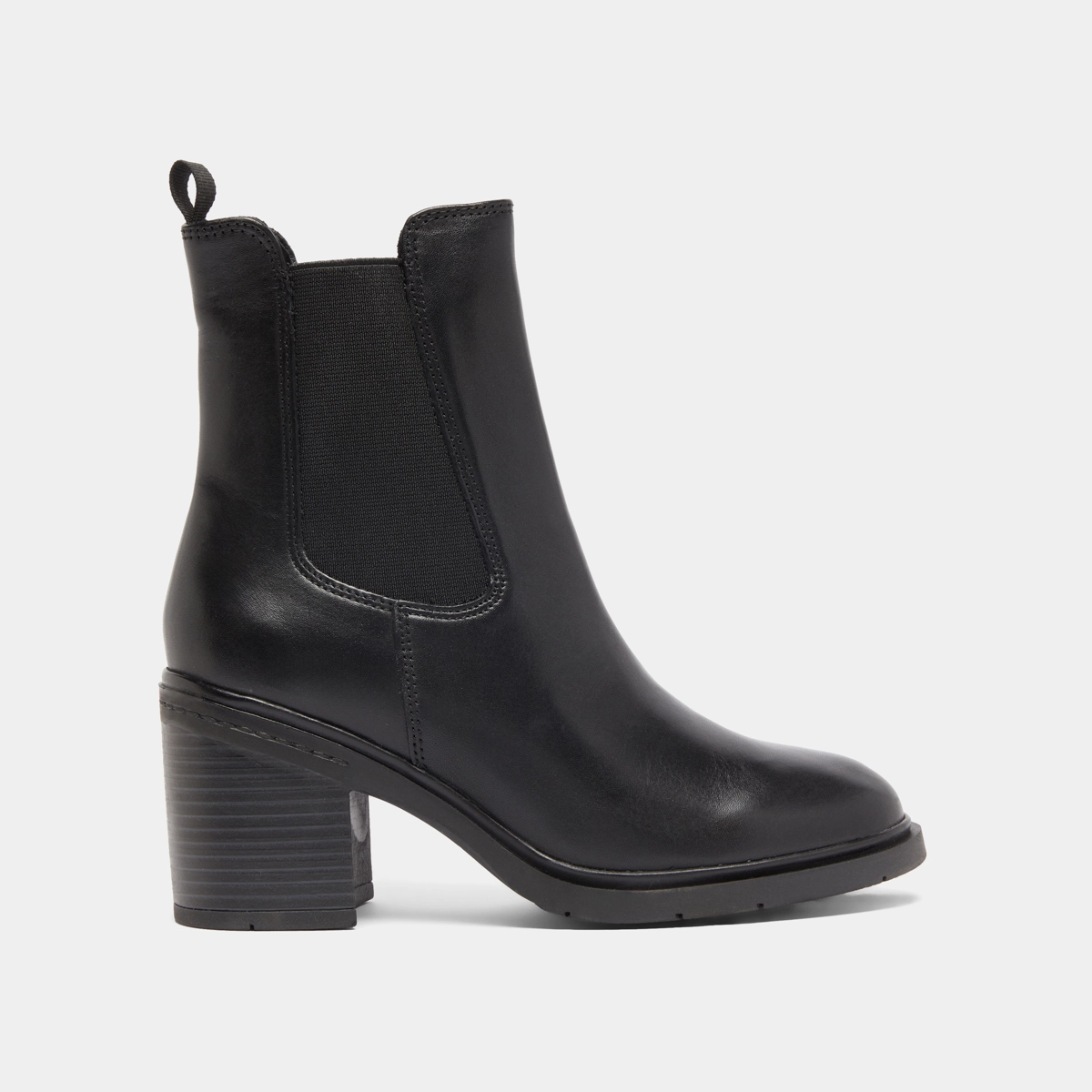Bottines à élastiques et bouts arrondis.... en cuir noir | ATILA | Jonak