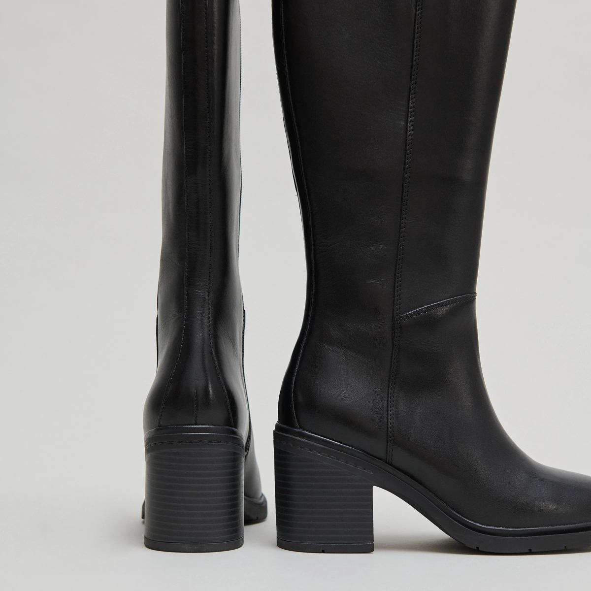 Bottes &agrave; talons et &agrave; bouts ronds en cuir noir | ATILUS | Jonak