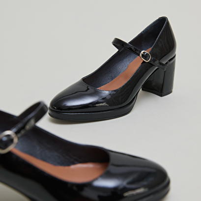 Babies à talons en vernis noir | DEBRE | Jonak