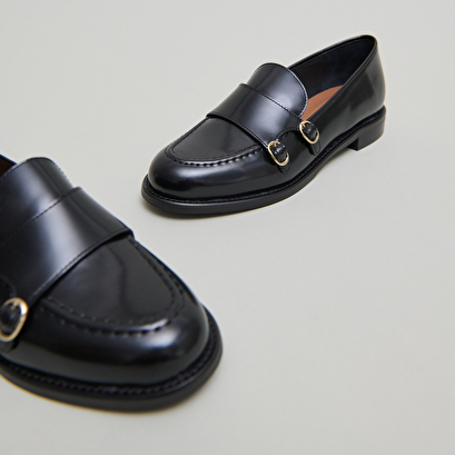 Mocassins à boucles ajustables en cuir glacé noir | DRIZZA | Jonak