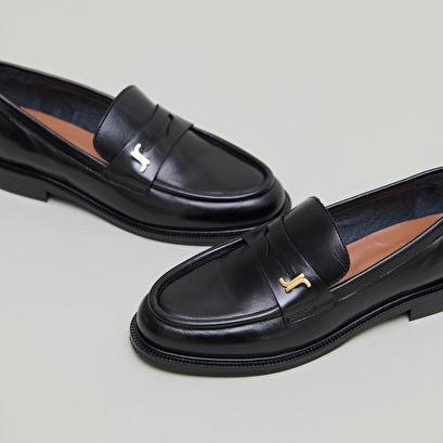 Mocassins à bouts arrondis en cuir glacé noir | DUEDI | Jonak
