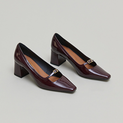 Babies à talons et bouts pointus en vernis bordeaux | DIOLA | Jonak