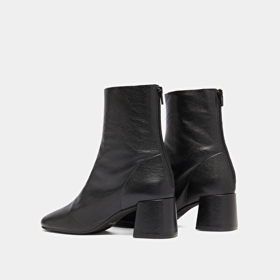 Bottines a talons en vernis plisse noir Jonak