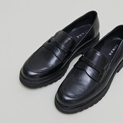 Mocassins à semelles crantées en cuir noir | ARLO | Jonak