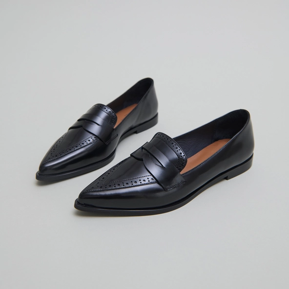 Mocassins &agrave; bouts pointus en cuir glac&eacute; noir | DALINA | Jonak