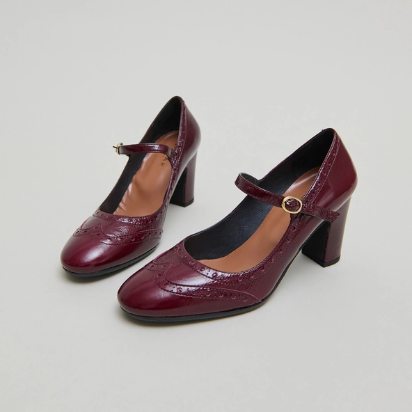 Babies à talons et détails perforés en cuir brillant bordeaux | DIRIOS | Jonak