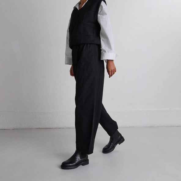 Boots à élastiques et semelles crantées en cuir grainé noir | CELINA | Jonak