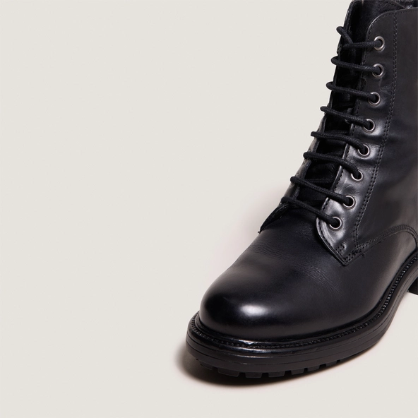 Boots à lacets et semelles crantées en cuir noir | CELIMENE | Jonak
