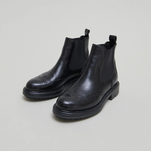 Boots &agrave; semelles crant&eacute;es en cuir noir | CELIA | Jonak