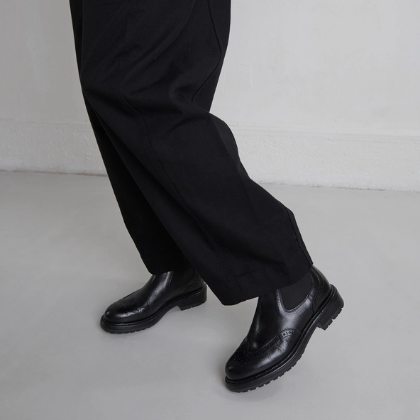 Boots &agrave; semelles crant&eacute;es en cuir noir | CELIA | Jonak