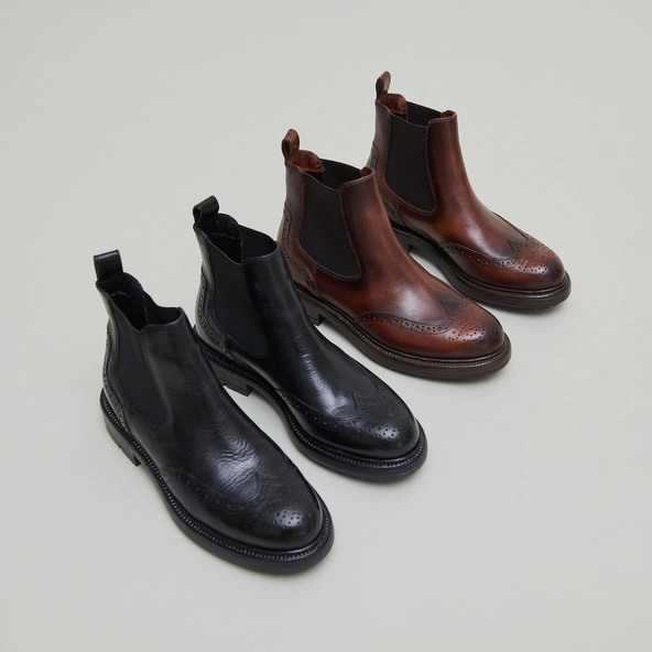 Boots &agrave; semelles crant&eacute;es en cuir noir | CELIA | Jonak