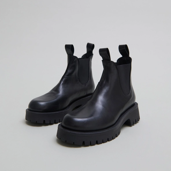 Boots à semelles crantées en cuir noir | ROCHE | Jonak