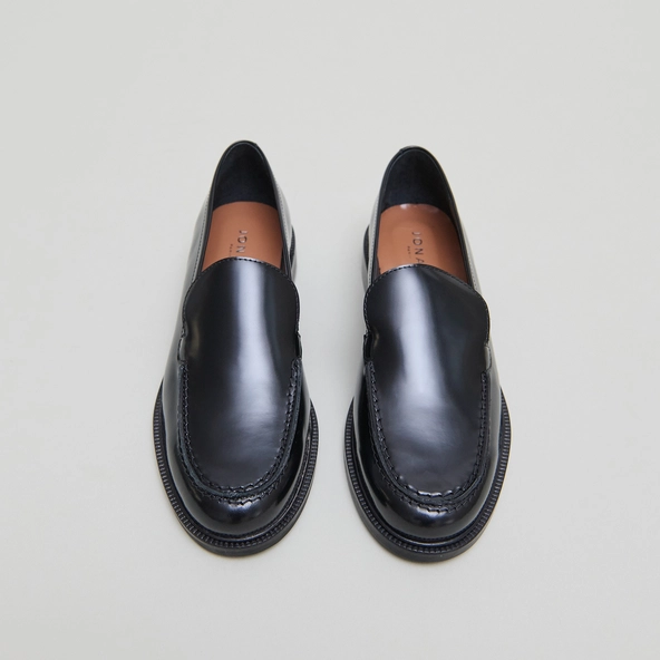 Mocassins à bouts ronds en cuir glacé noir | DIRNO | Jonak