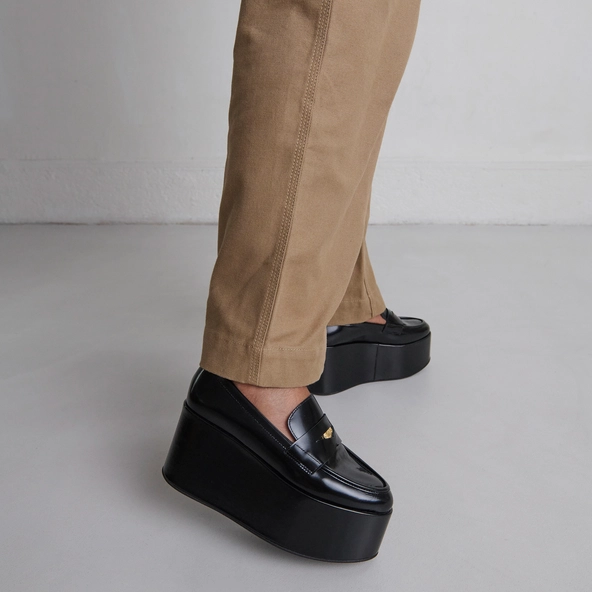 Mocassins &agrave; plateformes en cuir glac&eacute; noir | DOPO | Jonak
