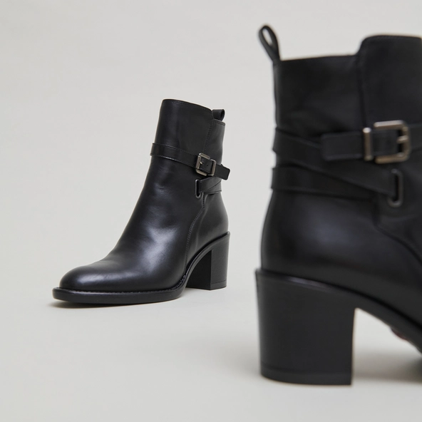 Bottines à talons et boucles en cuir noir | CAJOU | Jonak
