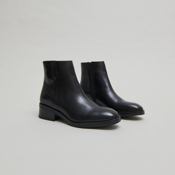 Boots basses en cuir noir | GAB | Jonak