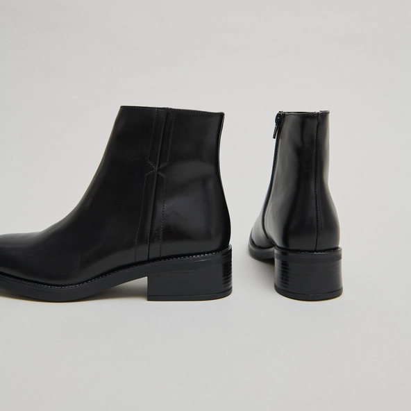 Boots basses en cuir noir | GAB | Jonak