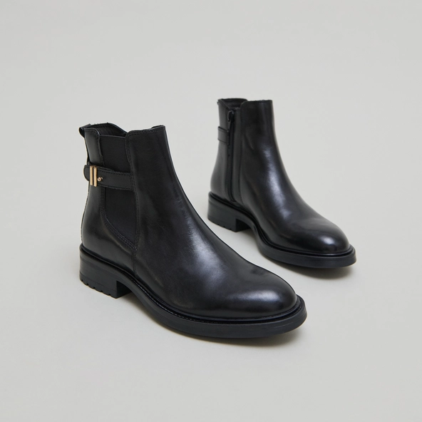 Boots basses &agrave; talons crant&eacute;s en cuir noir | GABIN | Jonak