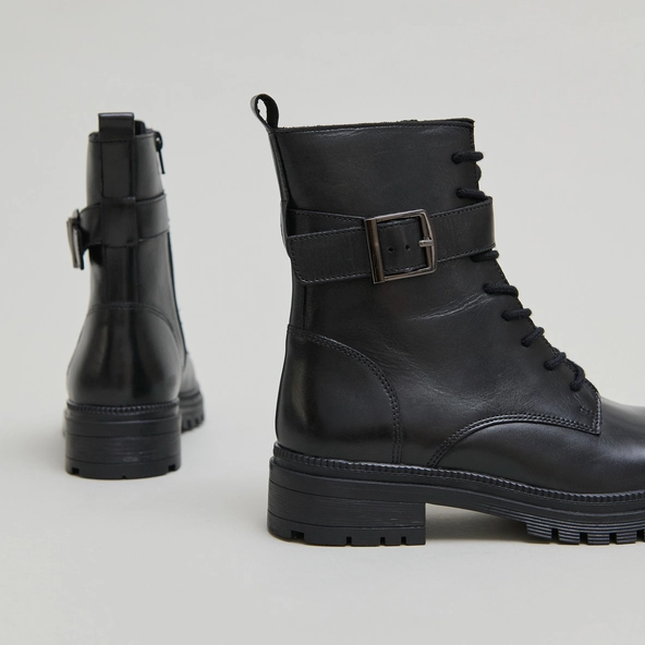 Bottines à lacets et semelles crantées en cuir noir | GIPSY | Jonak