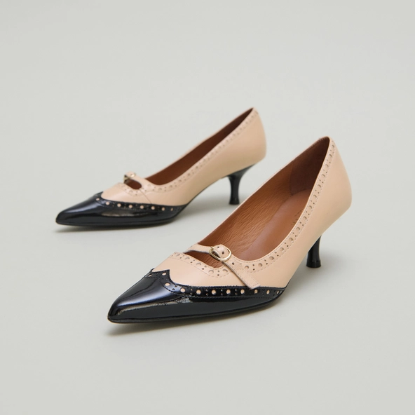 Escarpins à brides et détails perforés..... en vernis noir et cuir souple beige | DALTA | Jonak