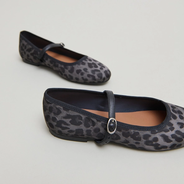 Ballerines à brides en textile léopard gris | DOUCEUR | Jonak