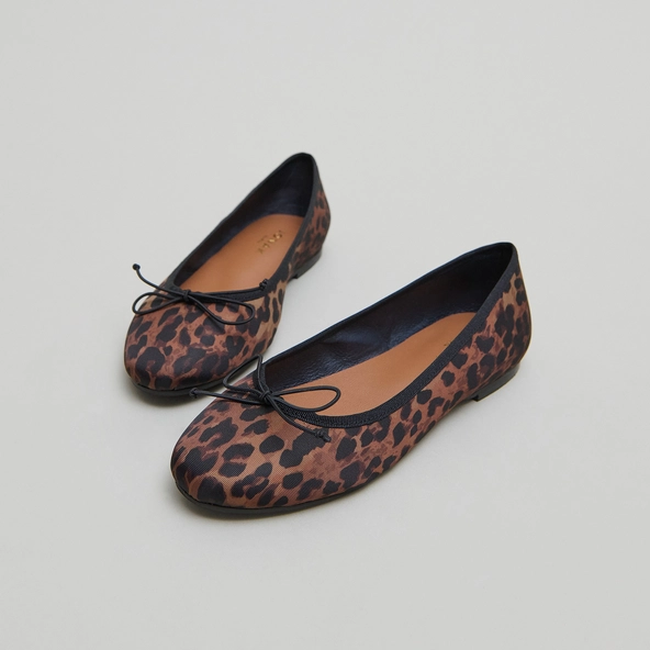 Ballerines à lacets en textile léopard marron | DELFINA | Jonak