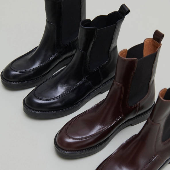 Boots &agrave; &eacute;lastiques larges en cuir noir | ALLAN | Jonak