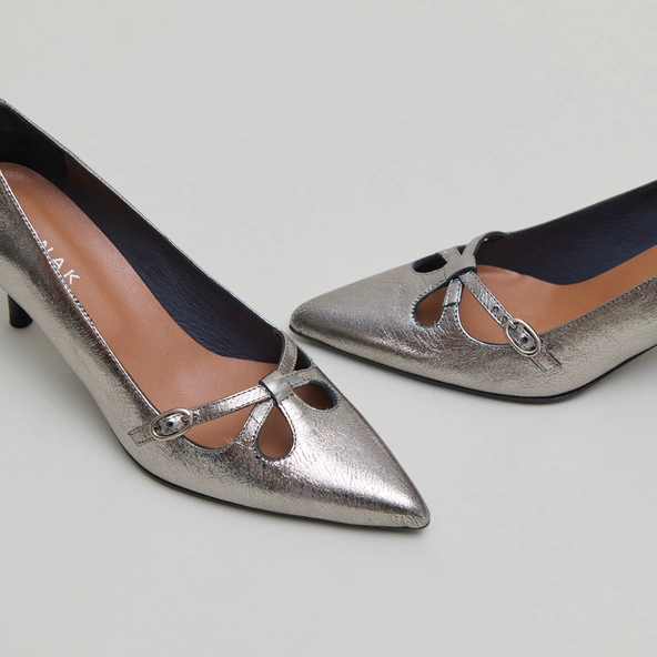 Escarpins &agrave; brides crois&eacute;es en cuir m&eacute;tallis&eacute; argent fonc&eacute; | DOUCHKA | Jonak