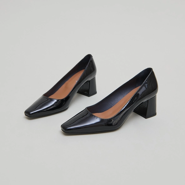 Escarpins &agrave; talons recouverts en vernis noir | DULINA | Jonak