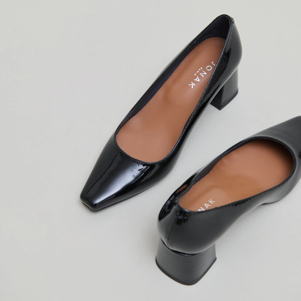 Escarpins &agrave; talons recouverts en vernis noir | DULINA | Jonak