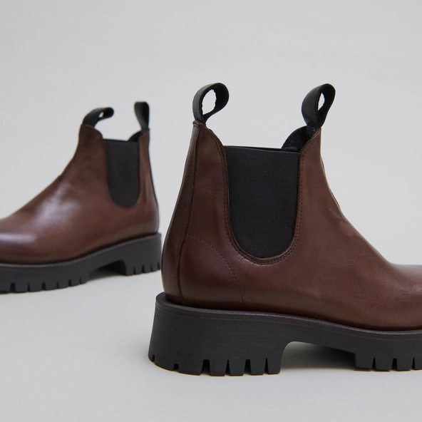 Boots à semelles crantées en cuir patiné marron | ROCHE | Jonak