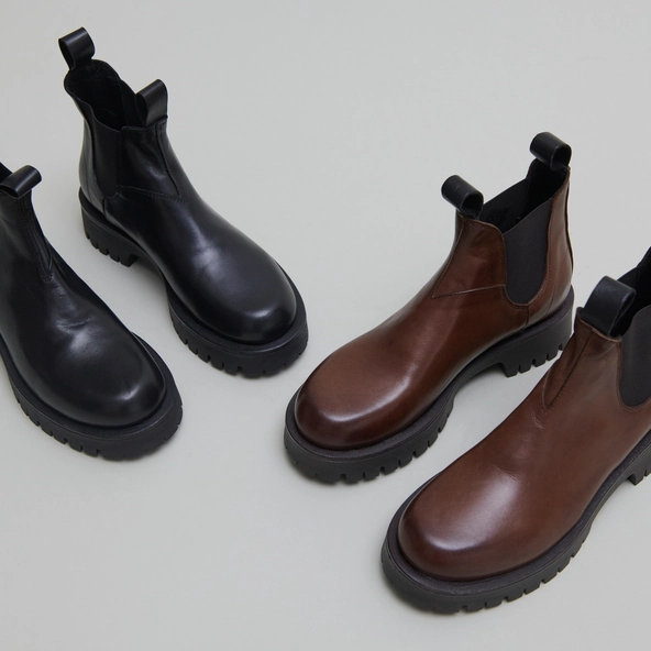 Boots à semelles crantées en cuir patiné marron | ROCHE | Jonak