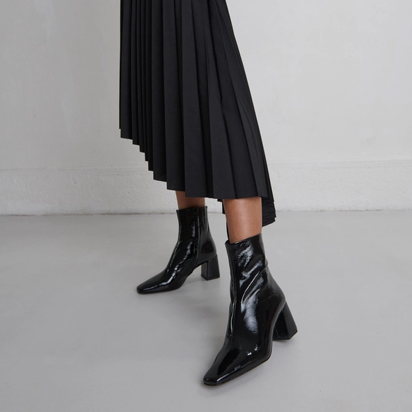 Bottines à bouts pointus en vernis plissé noir | DALIBAR | Jonak