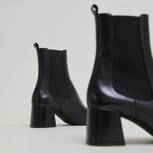 Bottines à talons et élastiques en cuir noir | DENON | Jonak