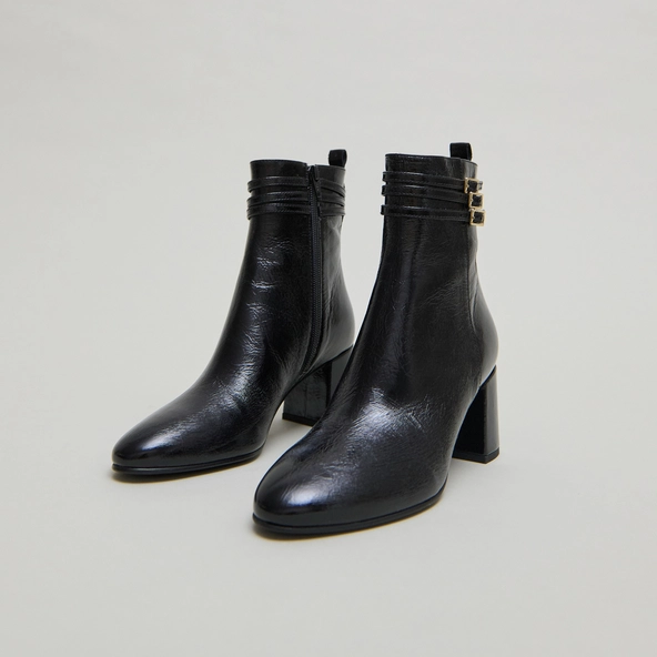 Bottines détaillées de boucles en vernis plissé noir | DURANO | Jonak