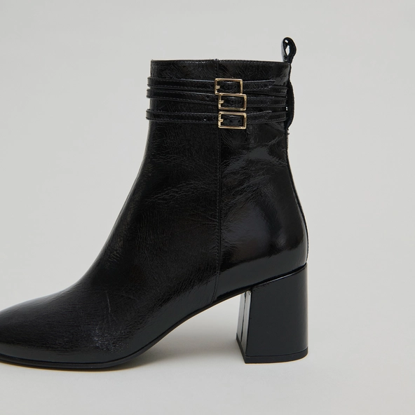 Bottines détaillées de boucles en vernis plissé noir | DURANO | Jonak