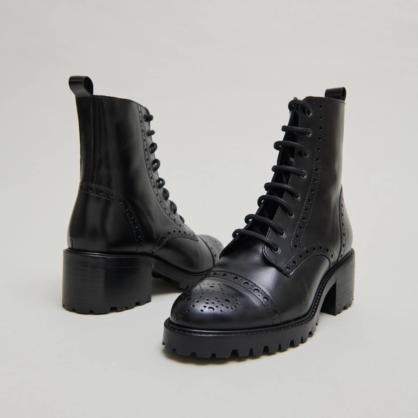 Boots &agrave; lacets et &agrave; talons en cuir noir | ANDERS | Jonak